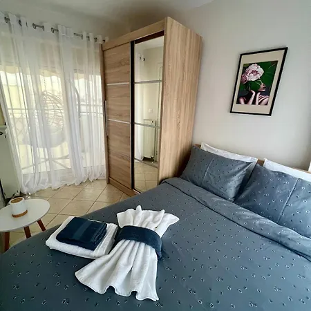 Zen Den Balcony Apartament *